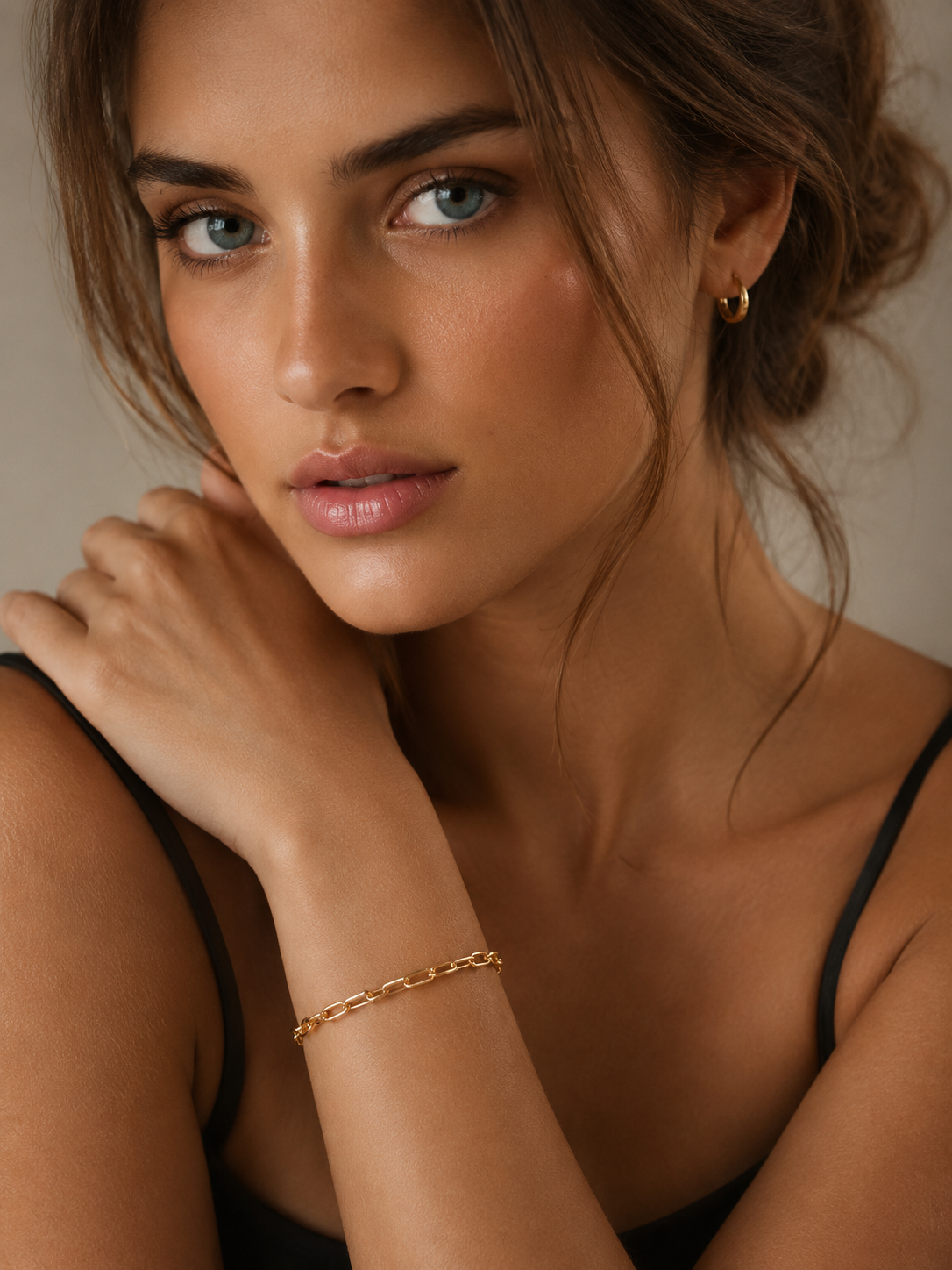 ANVIRA Gold Paperclip Chain Bracelet — view 2